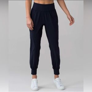 Lululemon Sun Setter Jogger (28")
Midnight Navy